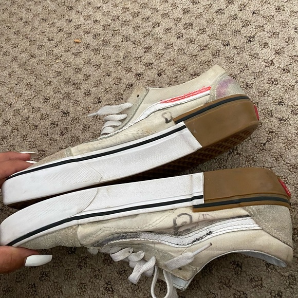 Cream vans - Picture 2 of 3